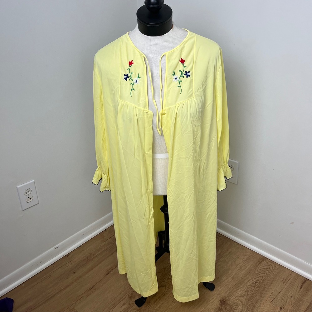 Vintage Sears Peignoir‎ Robe Butter Yellow Floral Embroidered Nylon Tie Large